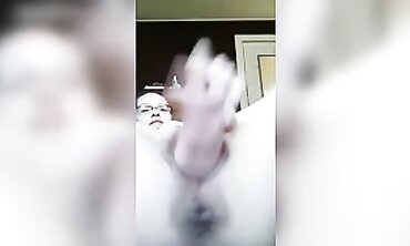 Sp33dyqu33n Gives Momma a Deep Fisting Session