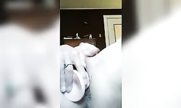 Sp33dyqu33n Gives Momma a Deep Fisting Session