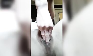 Sp33dyqu33n Gives Momma a Deep Fisting Session