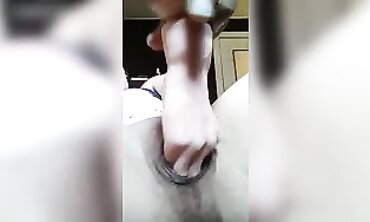 Sp33dyqu33n Gives Momma a Deep Fisting Session