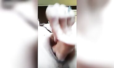 Sp33dyqu33n Gives Momma a Deep Fisting Session