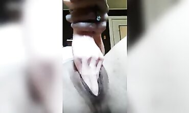 Sp33dyqu33n Gives Momma a Deep Fisting Session