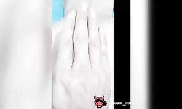ماساژ روغنی و انگشت زدن تا ارضا شدن کامل ستاره