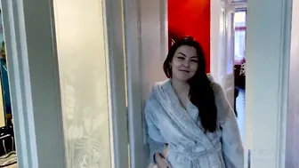 Cindy Shine & Isabella De Laa Share Lucky Lutro's Huge Cock