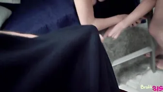 Step Sisters Kiara Cole & Rosalyn Sphinx Get Stuck In The Shower