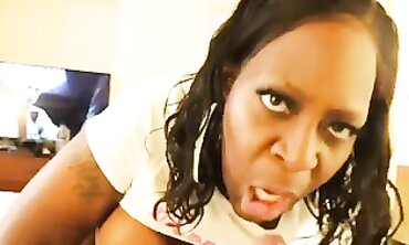 Step Cougar GucciAssWell Slaps Her Hefty Booty on Sonnie Mrtakeyourgf's Face