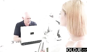 Step Sister-in-Law Sucks Off Stepdad for Cash