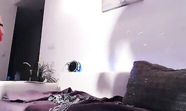Juicy Brunette Webcam Model Shows Off Her Sexy Kinks