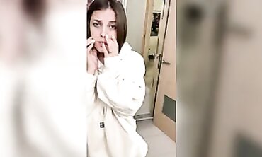 Моя сводная сестра любит громко стонать и получать на лицо