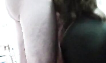 Paramours Share Jizz in Shotgun Style No2