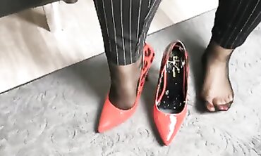 Red Secretary Gets a Slow-Mo Cumshot in High Heels