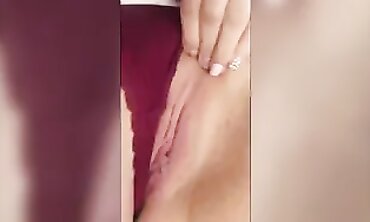 Turkish Expat Gul Er Reveals Her Big Tits and Ass