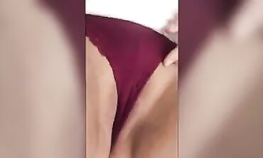 Turkish Expat Gul Er Reveals Her Big Tits and Ass
