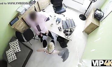 VIP4K: Jovencita se deja castigar por dinero en audición