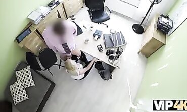 VIP4K: Jovencita se deja castigar por dinero en audición