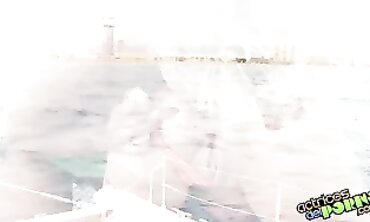 Coños a Babor: Dos Latinas en la Playa