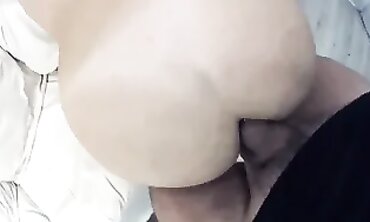 Milf Amatoriale: Anal Profonda e Creampie con Uomo