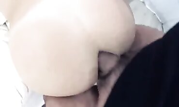 Milf Amatoriale: Anal Profonda e Creampie con Uomo