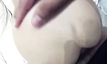 Milf Amatoriale: Anal Profonda e Creampie con Uomo