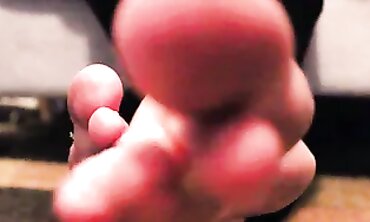 POV: Sexy Lana Cosplay Barefoot Foot Licking