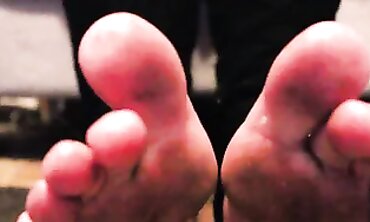POV: Sexy Lana Cosplay Barefoot Foot Licking