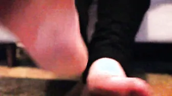 POV: Sexy Lana Cosplay Barefoot Foot Licking
