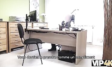 VIP4K: Belle Russe Se Fait Prendre par un Agent
