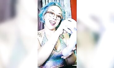 Fawna Fuller Unboxes Hitachi and Squirts Twice