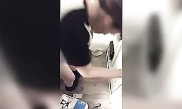 British Amateur Outdoor Blowjob and Hardcore Sex at the Front Door
