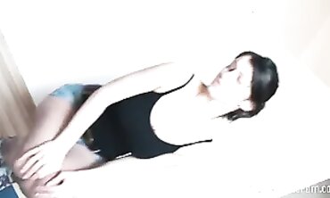 Dark Haired Vixen Gives A Sensual Dance Of Pleasure