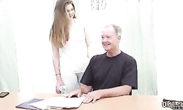 Amanda Clarke Seduces Her Older Brother For A Double Creampie