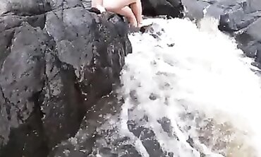 Risky Public Sea Fuck with Spectators and Pee Finish