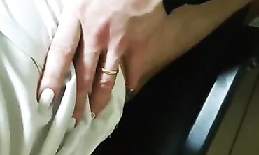 Estetista Italiana Milf in Posizione Cavallo con Cliente