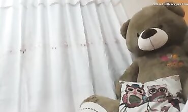 Honey Splatter and Littlesexyowl Ride a Sex Toy