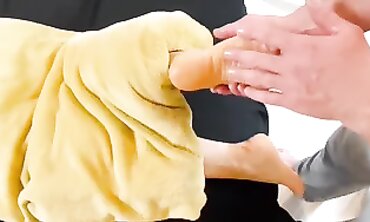 Blonde MILF Gets Oiled Massage With Foot And Toe Focus
