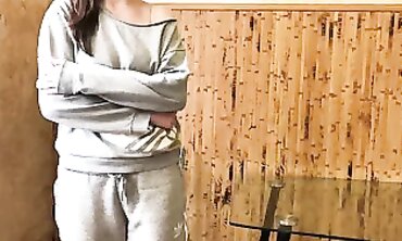 Amateur Newbie Gets Pounded Hard By A Pro In Her Debut - POV Blowjob & Riding