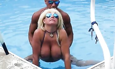 Hot Italian Housewife Scandalously Fucked in Motel Pool