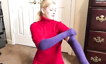 Mommy's Purple Mittens: Big Tits Handjob & Cumshot