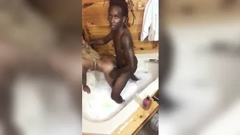Ebony Milf Bayb Face Gets Machine Sex In The Tub