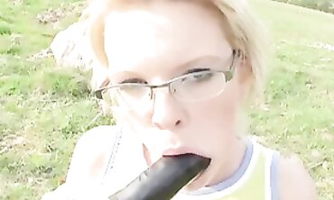 Lilli Leafe Publicly Masturbates With A Toy