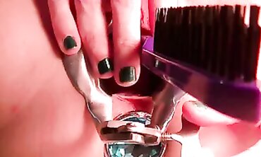 Willamina Giddons: Enormous Anal Plug Sounding & Peeing