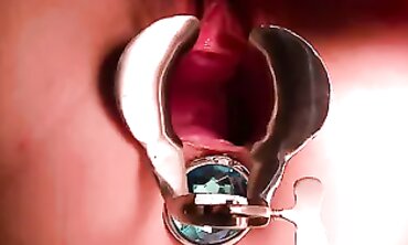Willamina Giddons: Enormous Anal Plug Sounding & Peeing