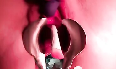 Willamina Giddons: Enormous Anal Plug Sounding & Peeing