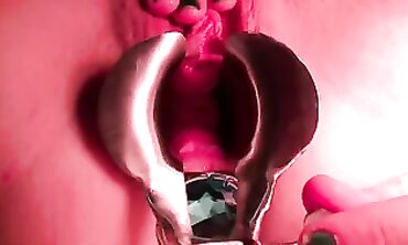 Willamina Giddons: Enormous Anal Plug Sounding & Peeing