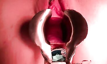 Willamina Giddons: Enormous Anal Plug Sounding & Peeing