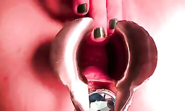Willamina Giddons: Enormous Anal Plug Sounding & Peeing