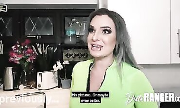 Alexxa Vice: Tattooed Goth MILF Anal Hardcore