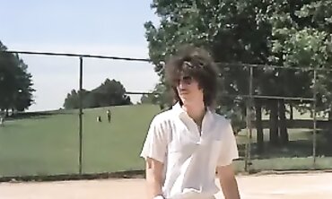 2 Tenistas y una mujer: Trío con dos jugadores de tenis