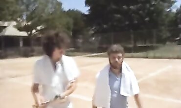 2 Tenistas y una mujer: Trío con dos jugadores de tenis