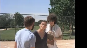 2 Tenistas y una mujer: Trío con dos jugadores de tenis